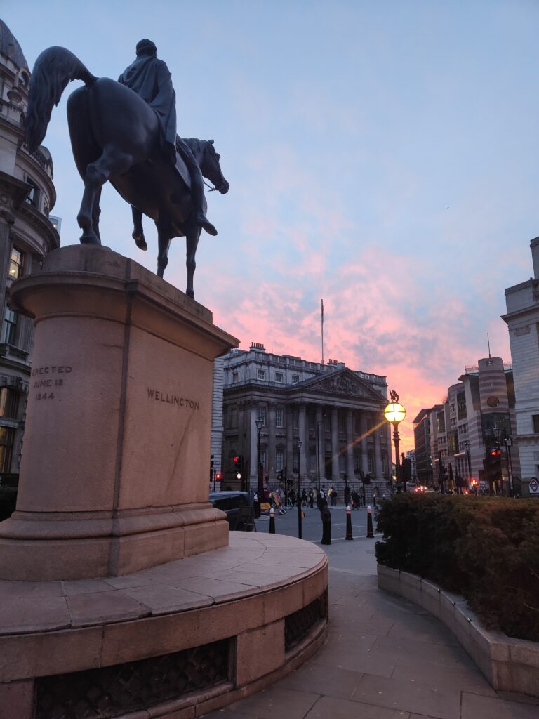 Duke Wellington and Mansion House with red sky