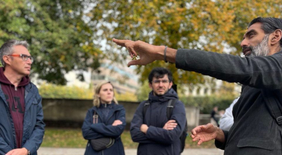 Guiding outside St Pauls Cathedral